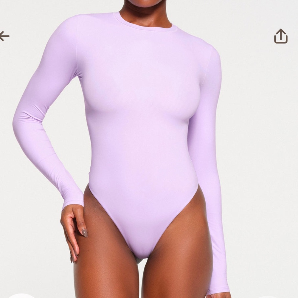 SKIMS Fits Everybody Long Sleeve Crew Neck Bodysuit -  Lily XS